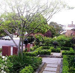 Kebun Rumah Minimalis on Taman Tropis Beautiful Garden For Decorating Our Home